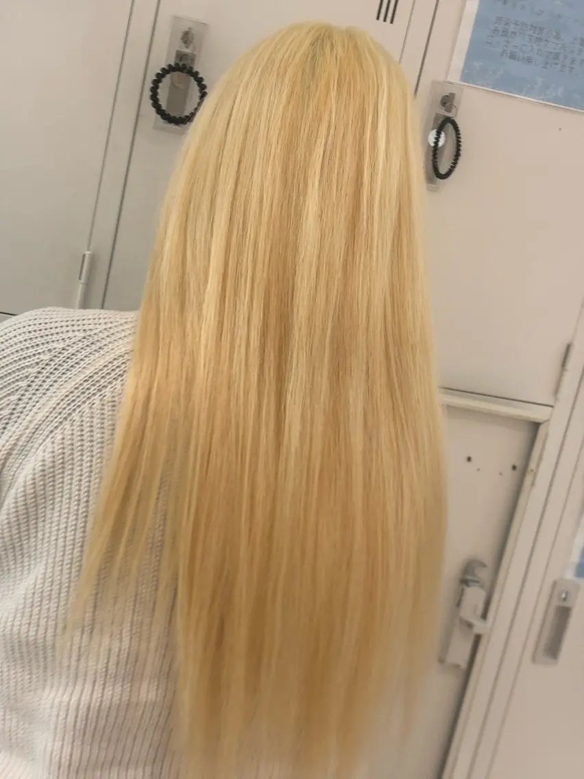 ロング カラー ブリーチ ハイトーンカラー ヘアカラー ミドウチ アヤカのヘアスタイル