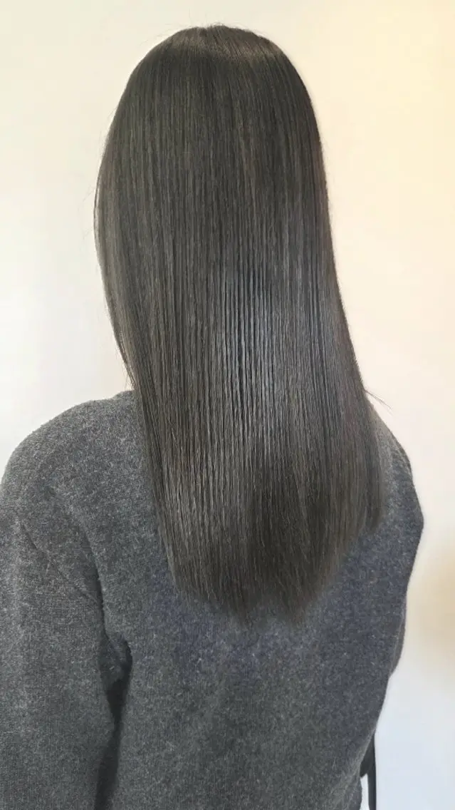 セミロング カラー ブリーチ 透明感カラー Era Hatsuneのヘアスタイル