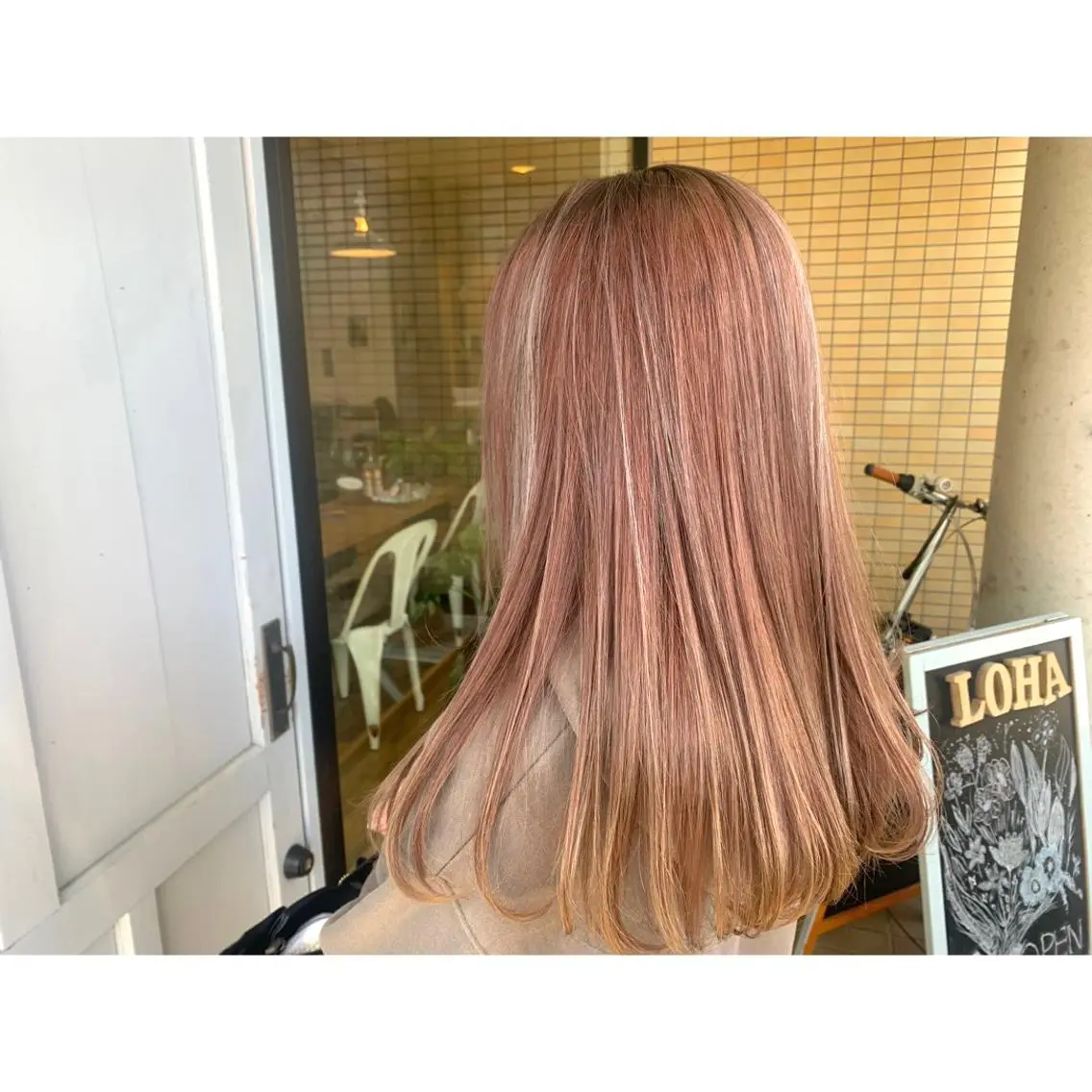 ロング カラー ブリーチ ハイライトカラー ピンクカラー ハイライト ヘアカラー トリートメント ツキダテ ユイのヘアスタイル