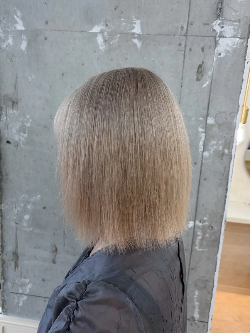 ミディアム カラー ベージュカラー ホワイトベージュ 倉澤 愛理のヘアスタイル