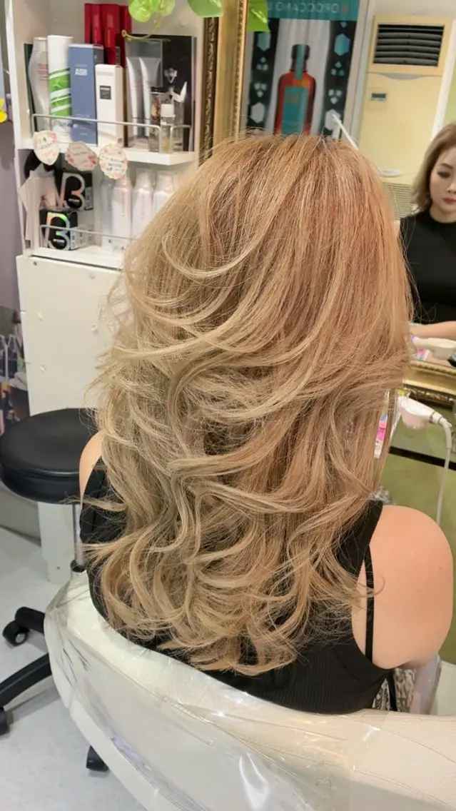 カラー ヘアアレンジ ブリーチ ヘアカラー 大宮美容室IKA エステサロンのマツエク・マツパデザイン