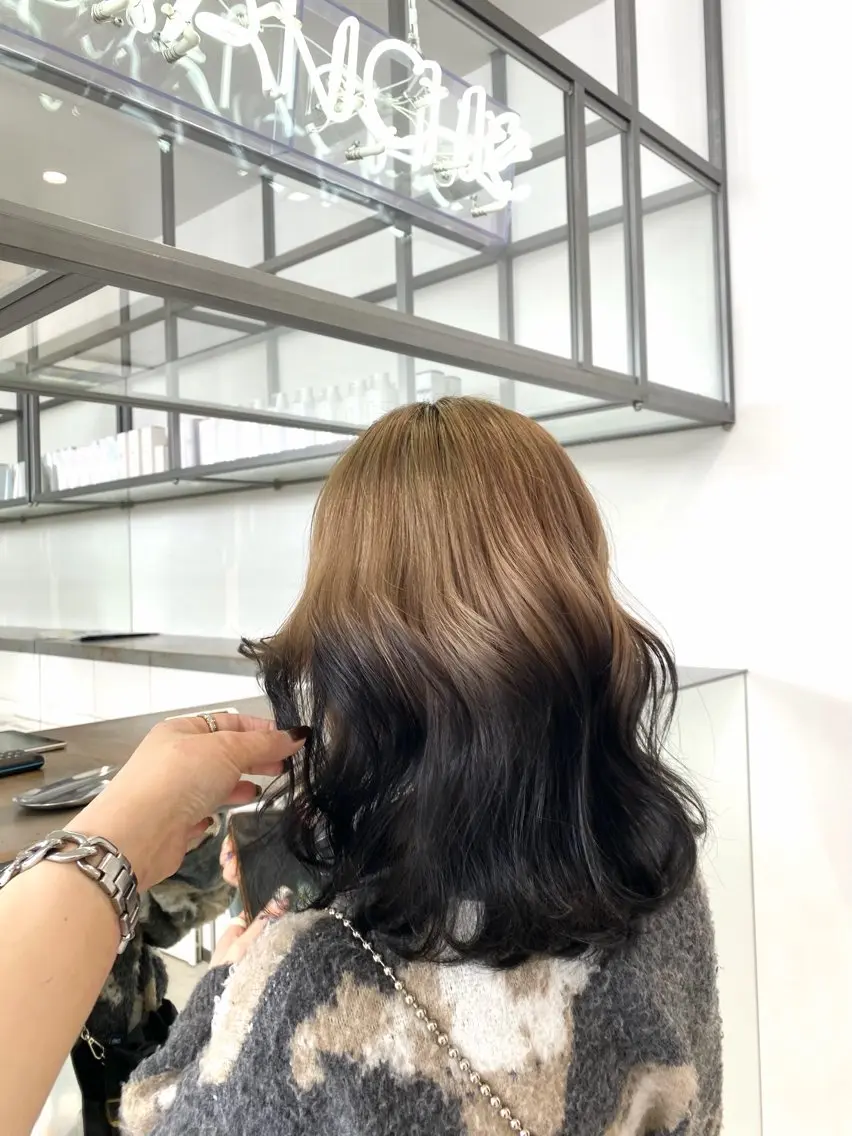 セミロング カラー デザインカラー グラデーションカラー ヘアカラー トリートメント マンツーマンサロン 🤍Tanakaのヘアスタイル