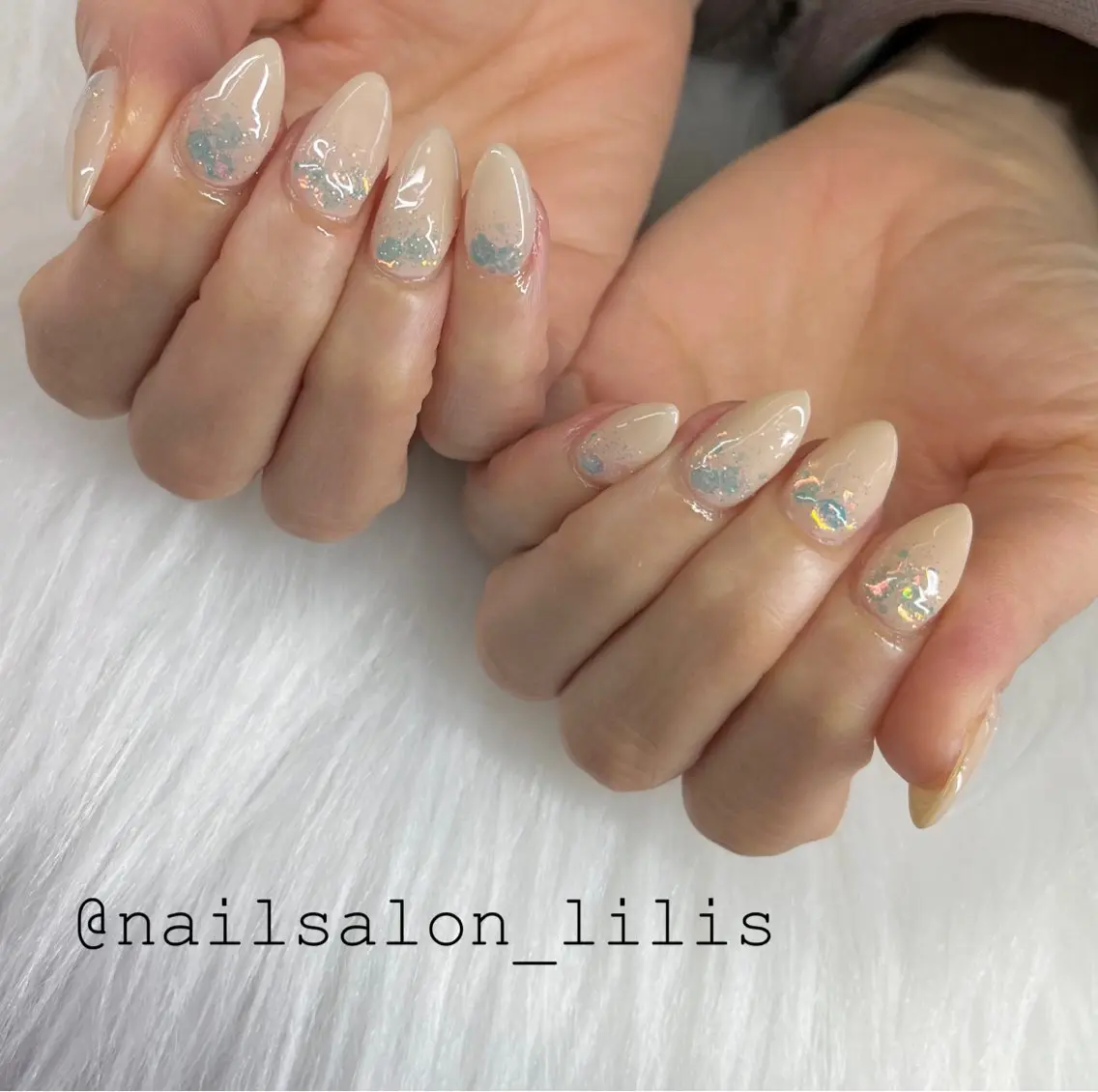 ネイル ストーンネイル nailsalon Lilisのネイルデザイン