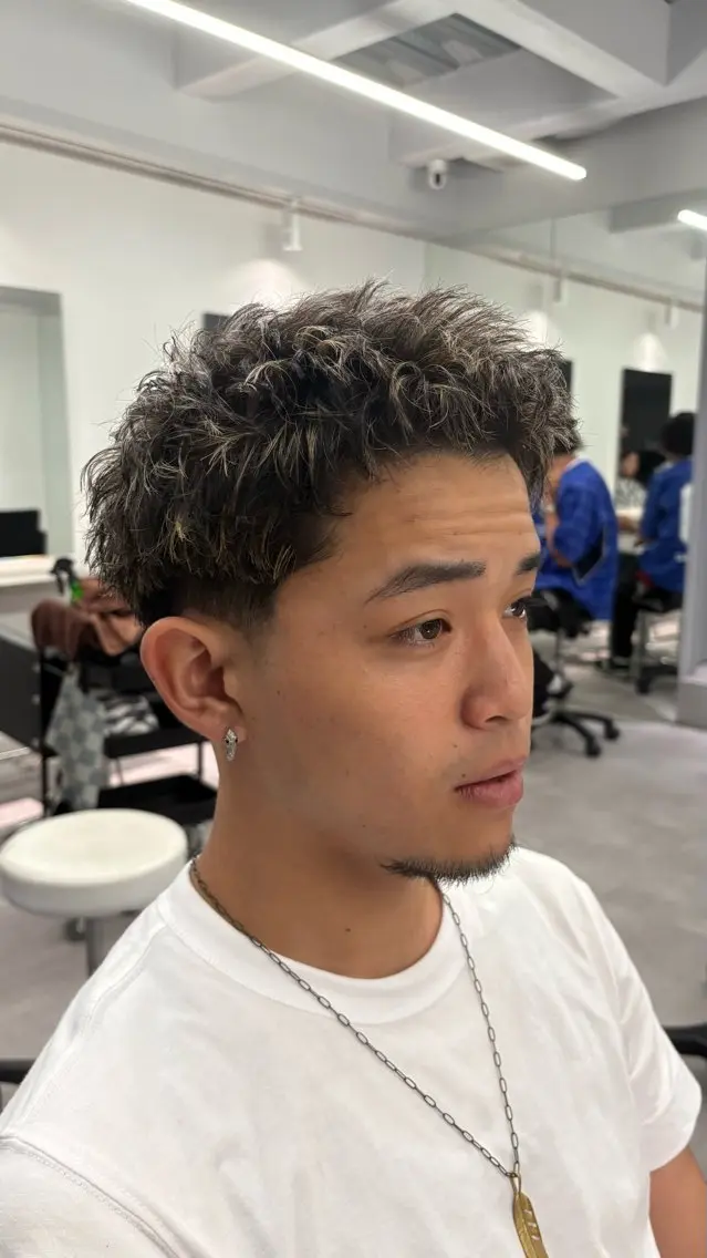 ショート カラー メンズ メンズハイライト ハイライトカラー ハイライト カット ヘアカラー 高橋 周のヘアスタイル