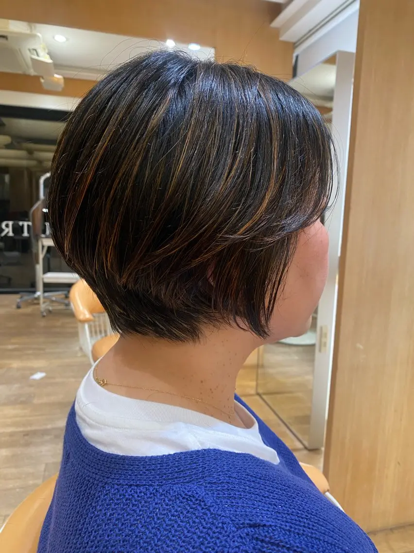 ショート カット 🌻おおとみはな/ レイヤー/Wカラ🌻のヘアスタイル