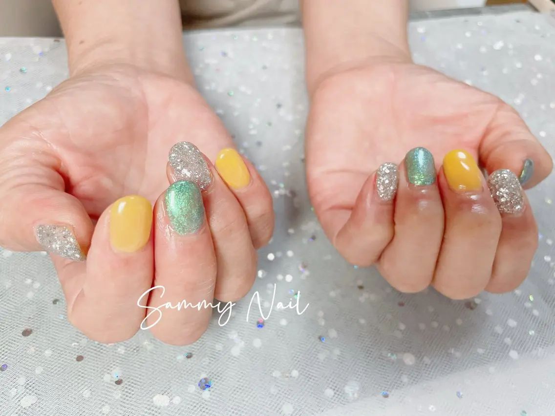 ネイル グリーン ラメ(グリッター) シルバー 夏ネイル 黄色 ハンドネイル Sammy Nailのネイルデザイン