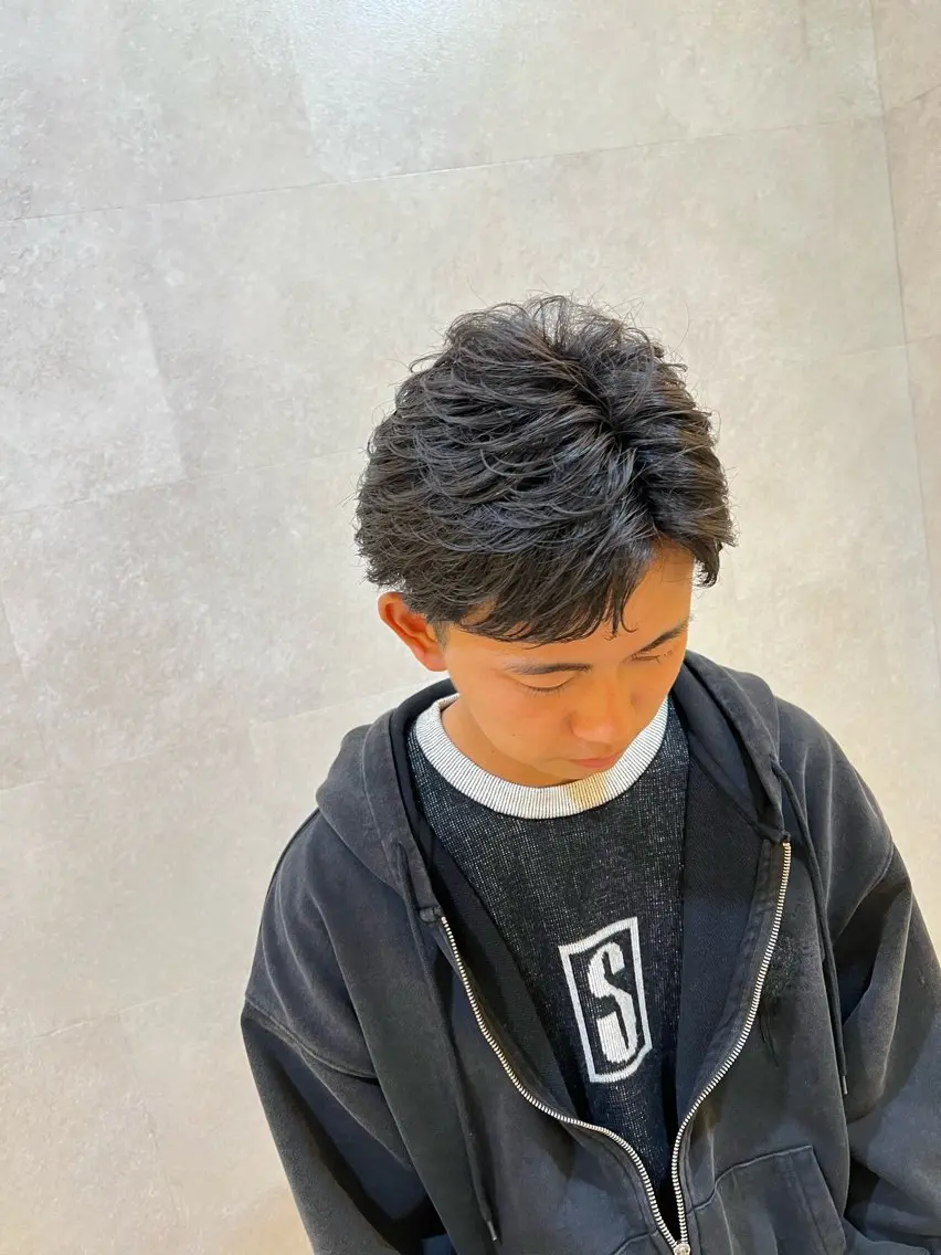 パーマ メンズ フェザーパーマ メンズパーマ ニュアンスパーマ 郡山駅前メンズ特化 岩﨑大翼のヘアスタイル