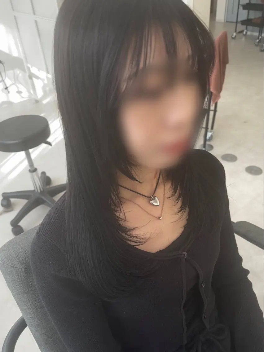 ロング カラー 顔まわりレイヤー レイヤーカット ロング カット ヘアカラー トリートメント 竹内滉太 当日予約⭕️のヘアスタイル