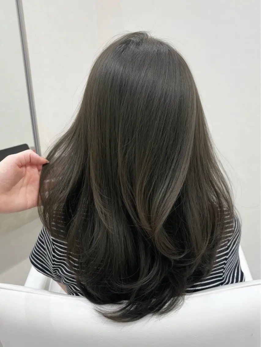 ミディアム カラー パーマ ベージュカラー ブリーチ 透明感カラー ダブルカラー グレージュ カット ヘアカラー トリートメント TOMO/ブリーチ 無しオリーブのヘアスタイル