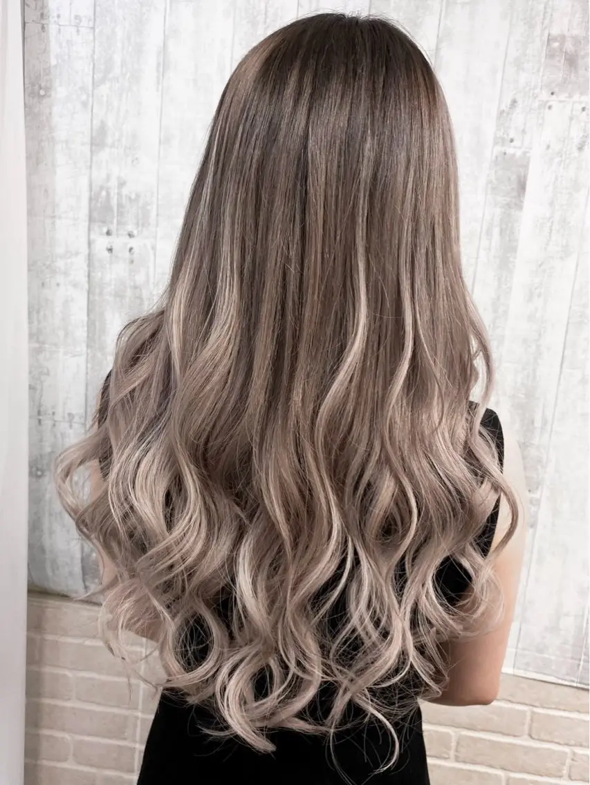ロング ヘアカラー 渡邊 礼侍のヘアスタイル