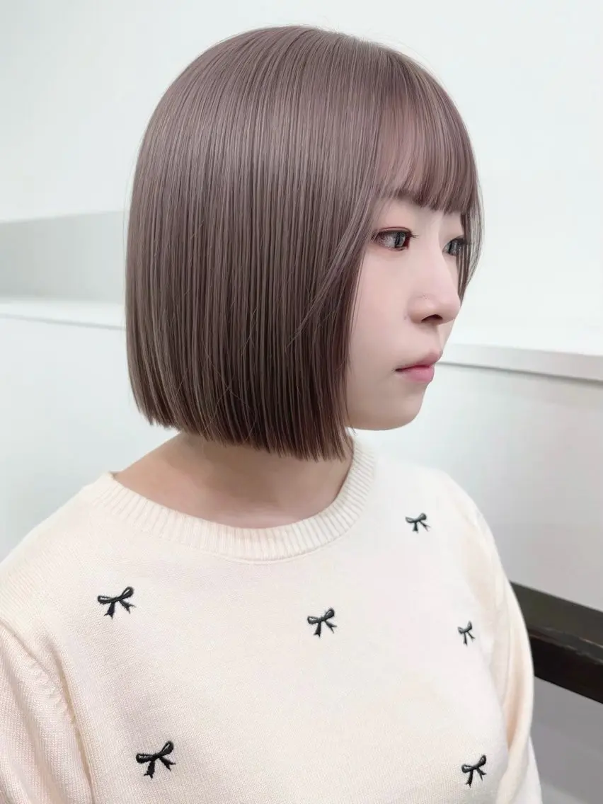 ショート カラー ヘアカラー トリートメント 失敗しないハイトーン ミルクティーベージュのヘアスタイル