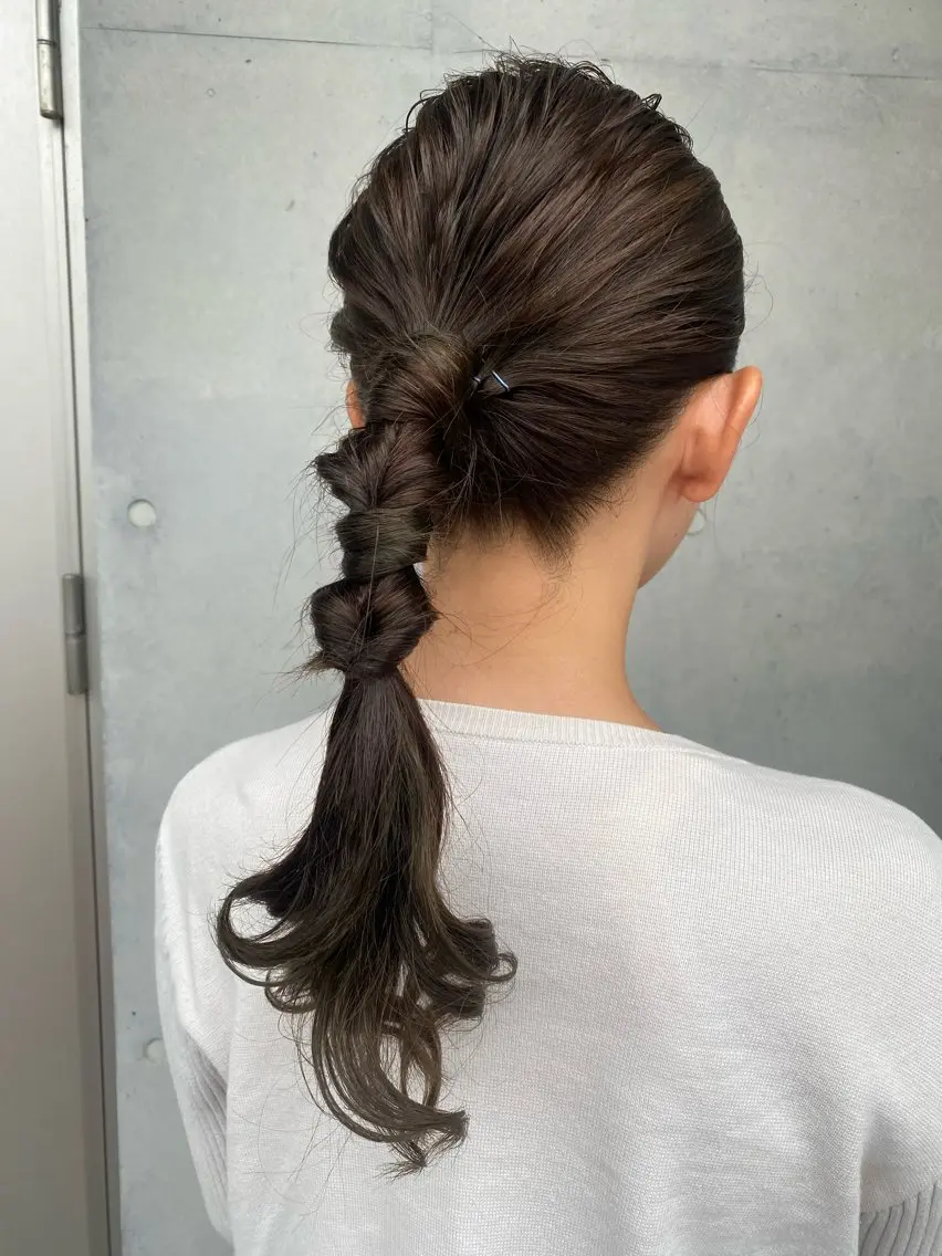 岡 舞唯のヘアスタイル