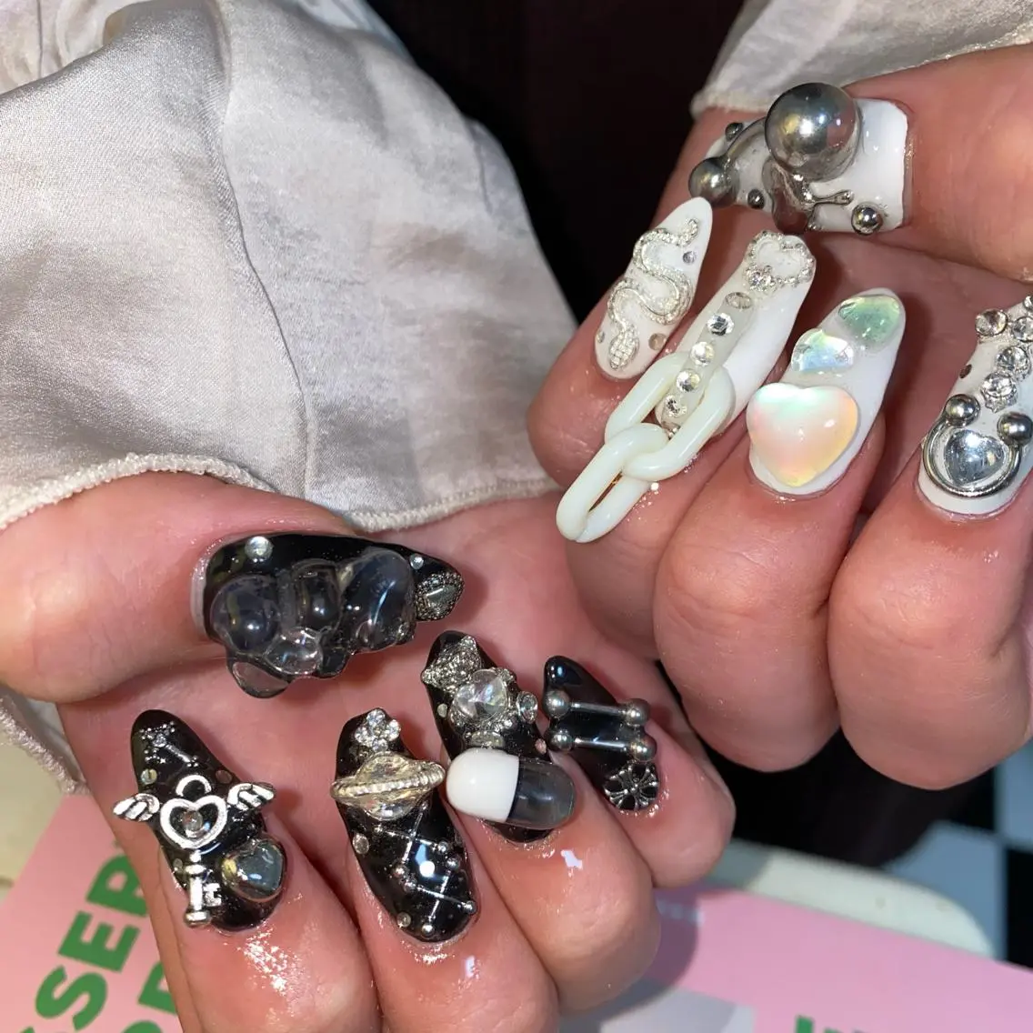 ネイル アートネイル オーロラネイル フレンチネイル 氷ネイル・うるうるネイル マグネットネイル ハンドネイル Nail by Licorneのネイルデザイン