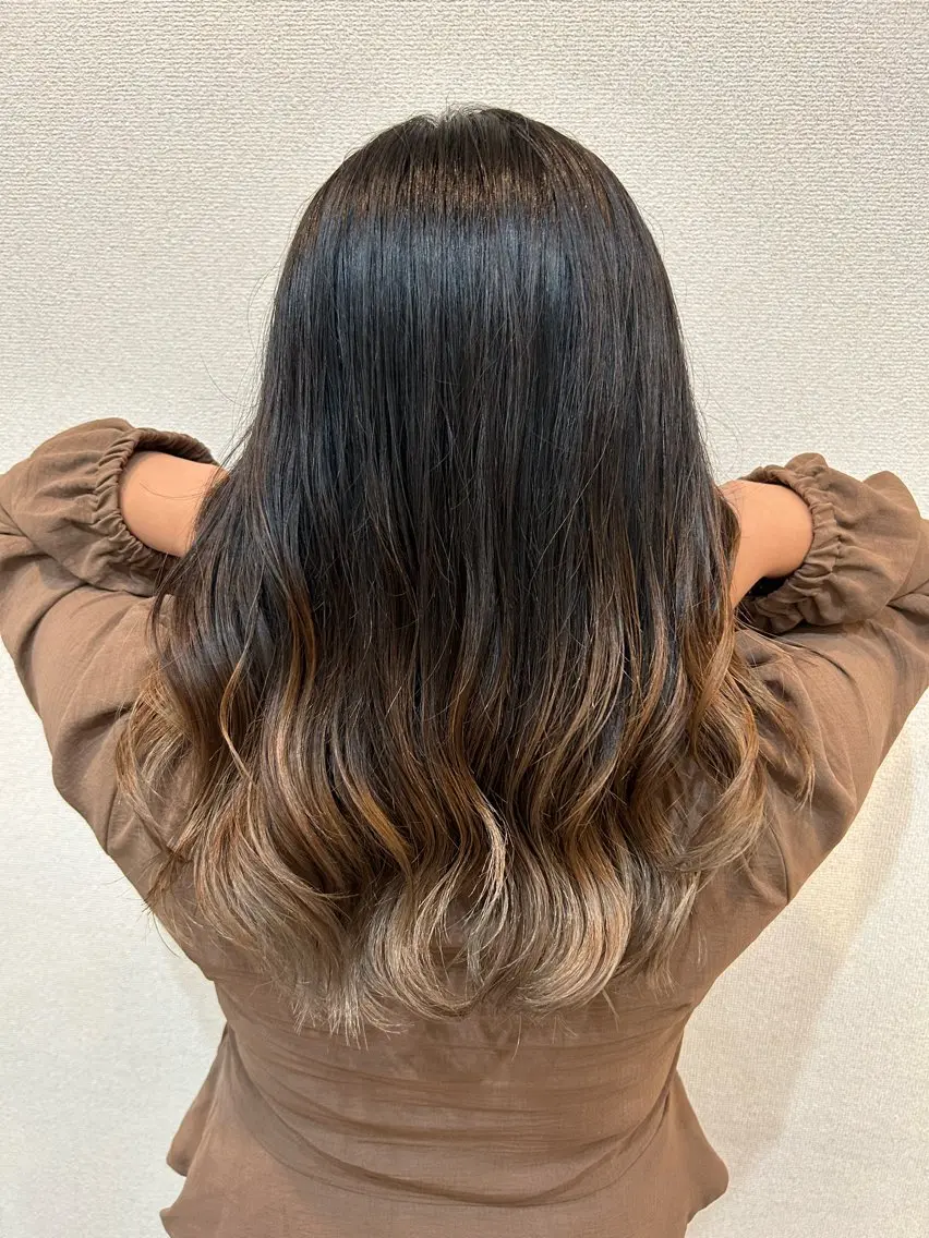 セミロング カラー ブリーチ ケアブリーチ グラデーションカラー トリートメント ヘアカラー 🦖manami 🦖のヘアスタイル