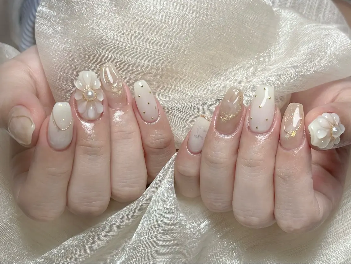 ネイル オーロラネイル チークネイル フレンチネイル ジェルネイル ガラスフレンチ ハンドネイル Nail Jolieのネイルデザイン