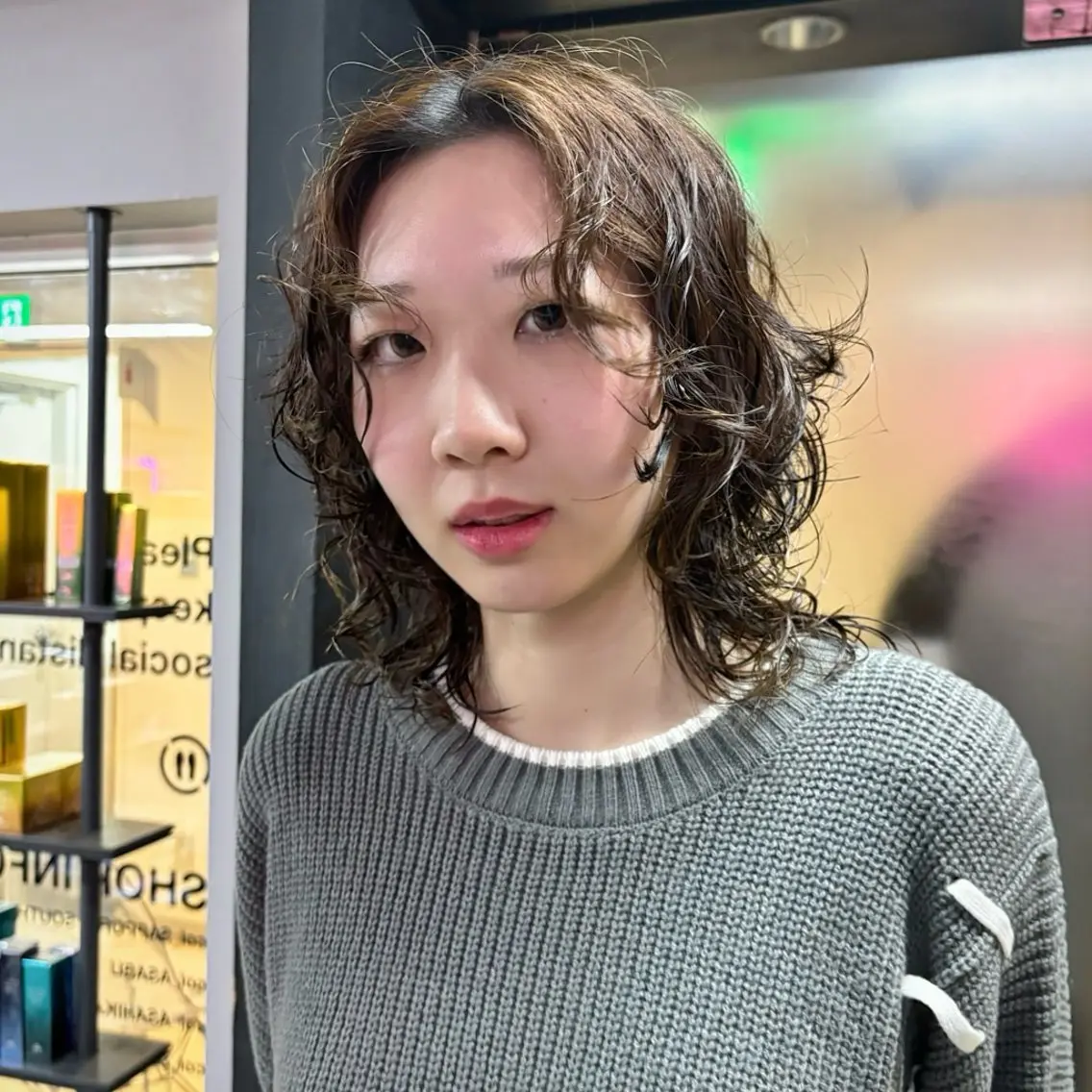 ミディアム パーマ ミディアムパーマ くせ毛 顔周りカット カット パーマ トリートメント 札幌パーマ/ レイヤー/後藤海音のヘアスタイル