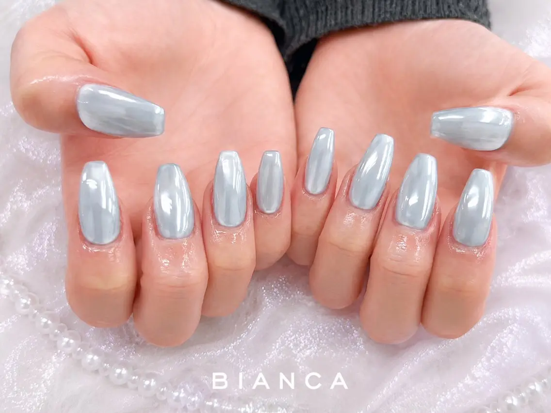 ネイル オーロラネイル 水色 ワンカラーネイル ハンドネイル Bianca池袋 🩵Kizunaのネイルデザイン