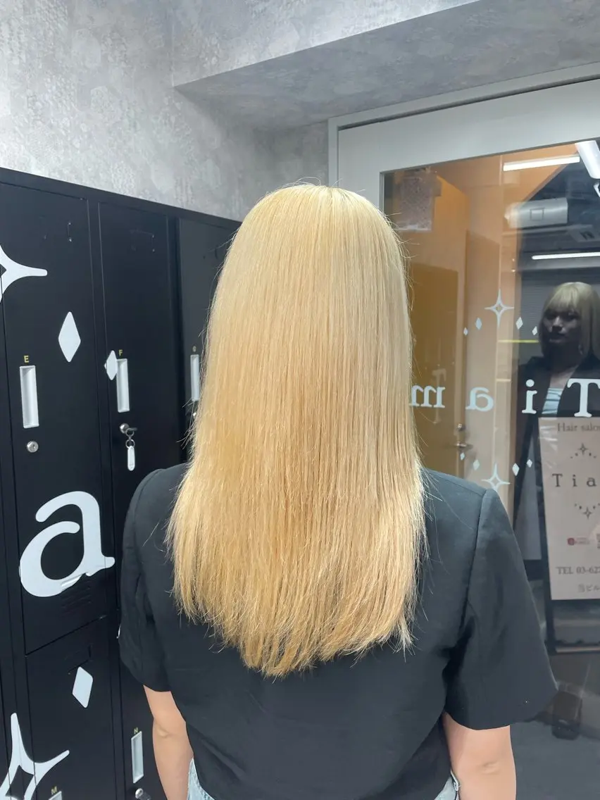 ロング カラー アッシュ アッシュグレー ベージュカラー ブリーチ ブロンド 【ときめき屋さん🎀 ハイトーン大和🎀】のヘアスタイル