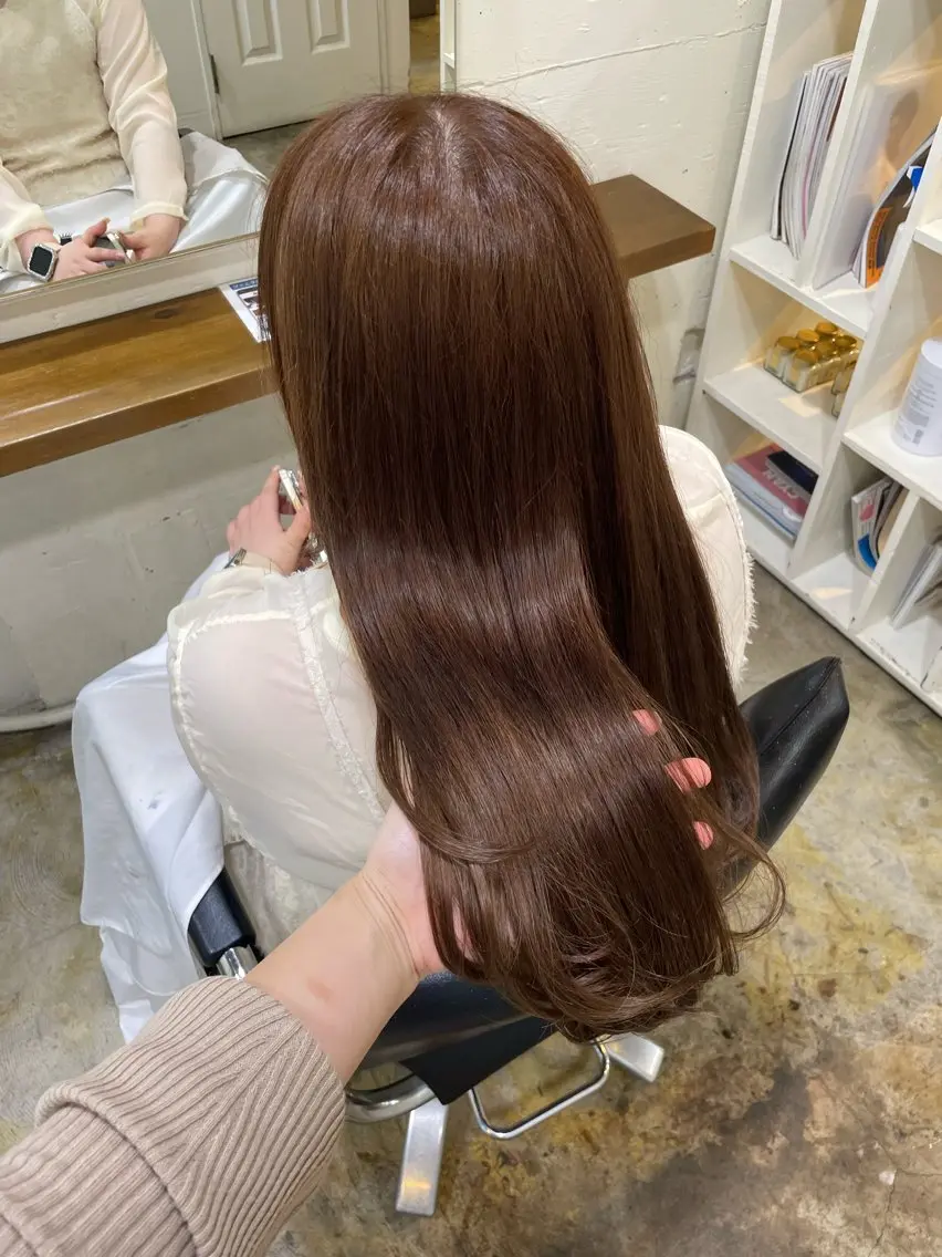 セミロング カラー ベージュカラー ピンクカラー ピンクベージュ ヘアカラー トリートメント MIOベージュカラー 柔らかいカラーのヘアスタイル