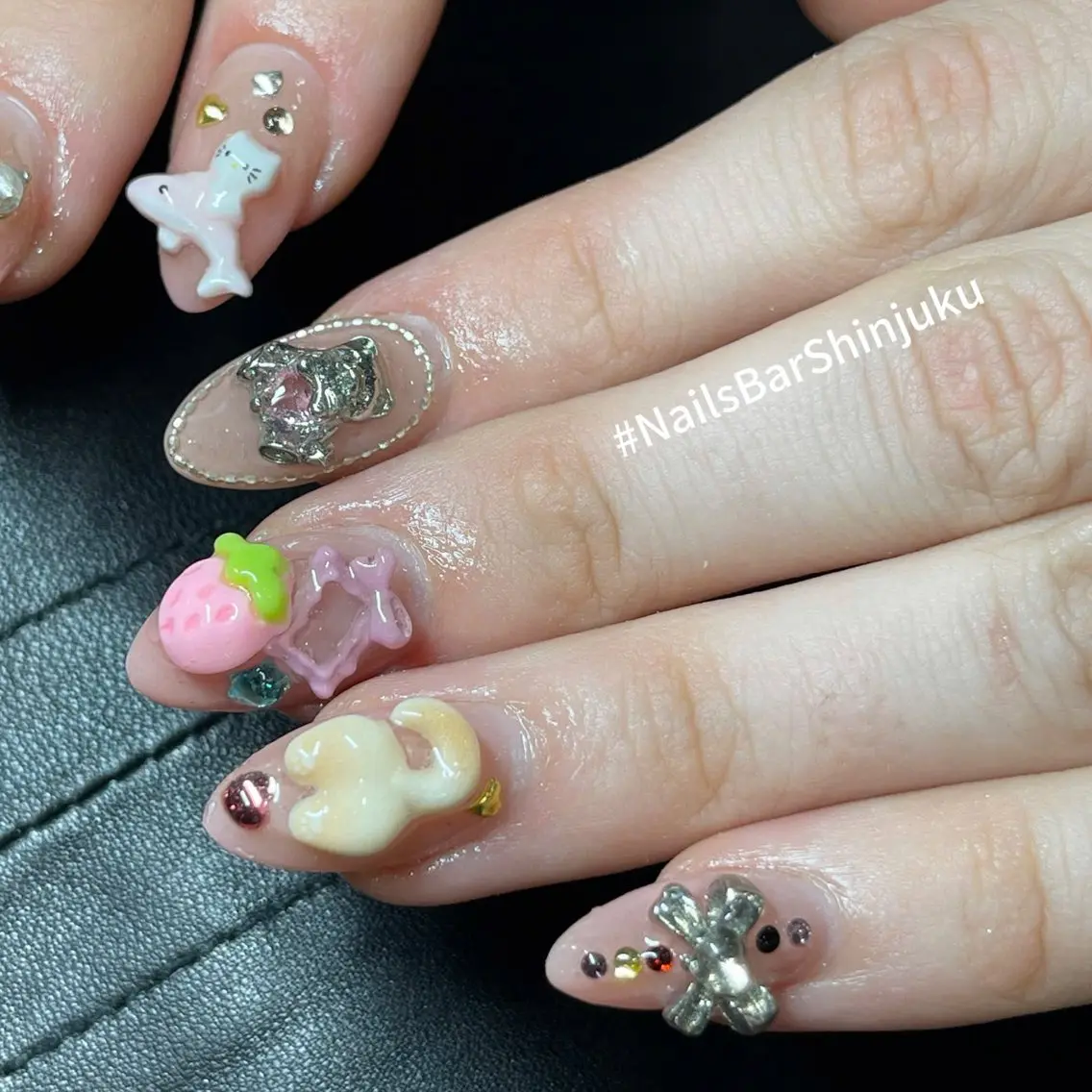 ネイル ボルドー ブラウン チークネイル ドット フットネイル NAILS BAR SHINJUKUのネイルデザイン