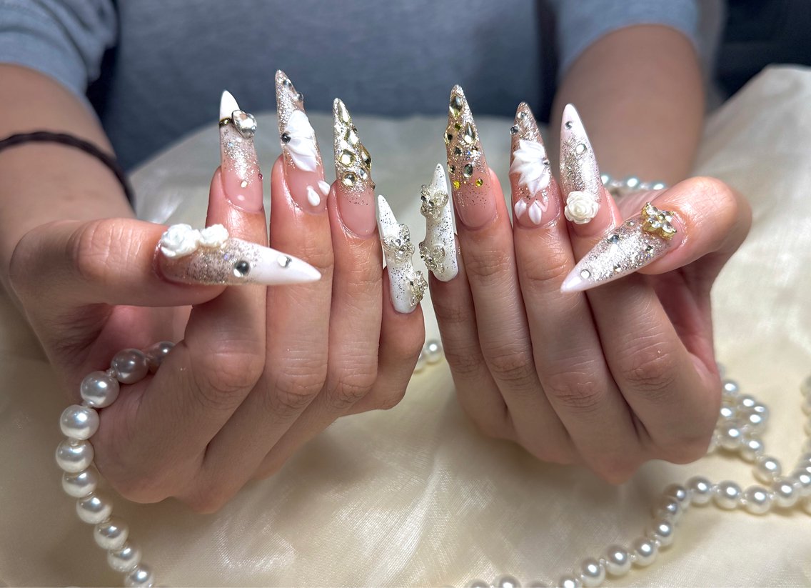 ネイル フラッシュネイル フレンチネイル グラデーション キラキラネイル 韓国ネイル ハンドネイル nyunn nailのネイルデザイン