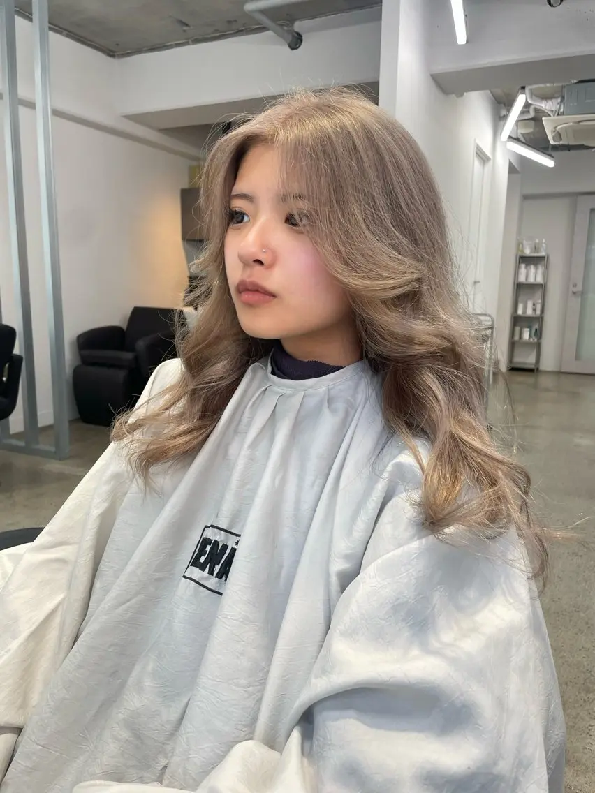 セミロング レイヤーカット ヘアカラー AIRI /XENA渋谷本店のヘアスタイル