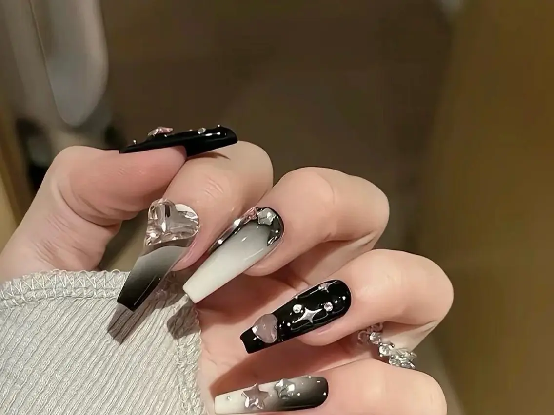 ネイル フレンチネイル ラメ(グリッター) ラメグラデーション マグネットネイル 持ち込み Unicorn Nail原宿表参道のネイルデザイン