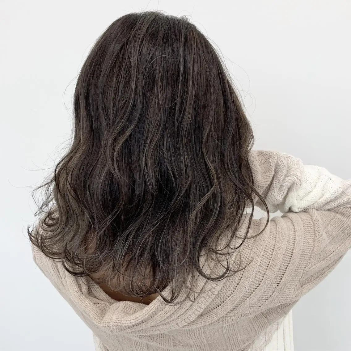 ミディアム ハイライト 山田 絵里菜のヘアスタイル