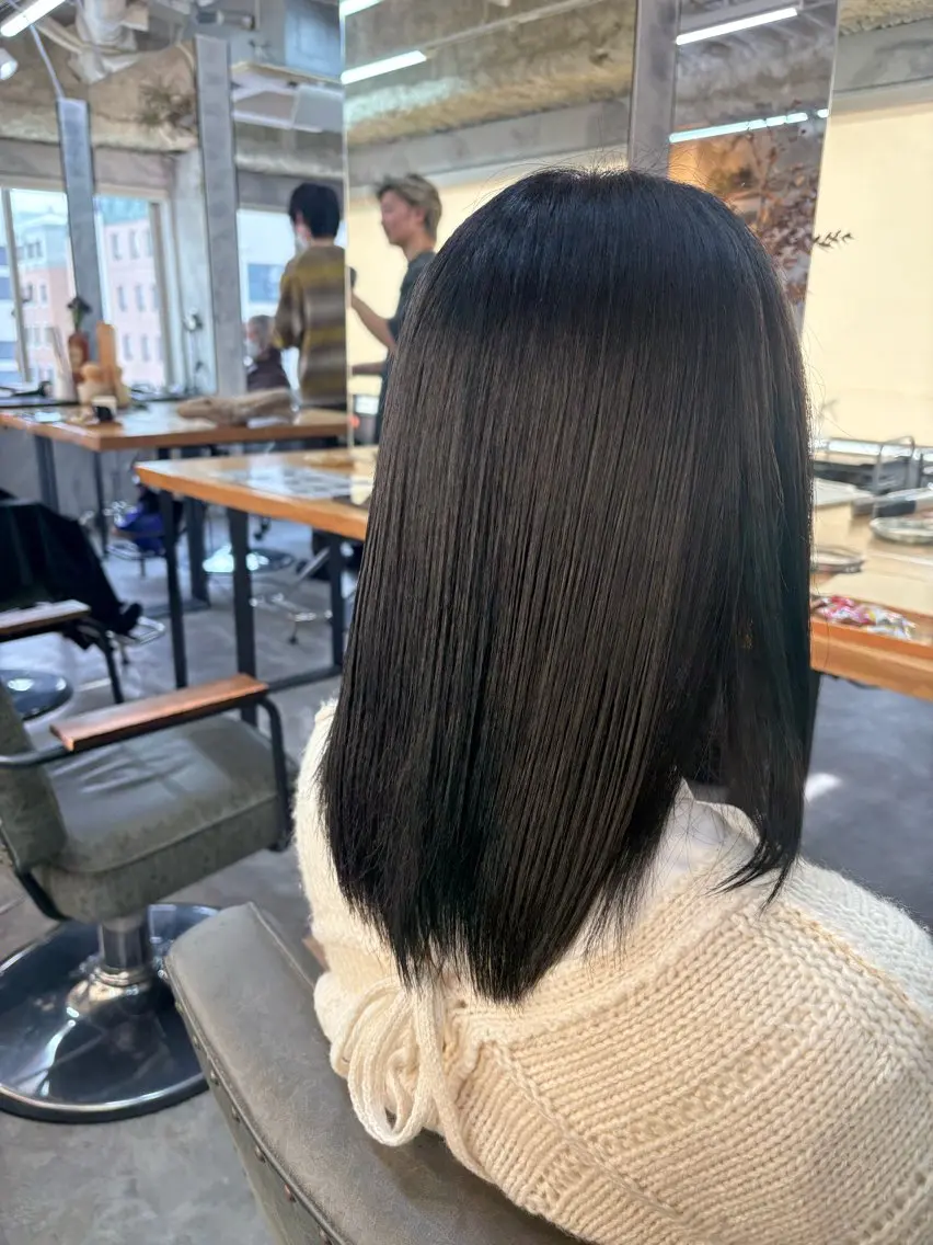 セミロング シモイケ ルアのヘアスタイル