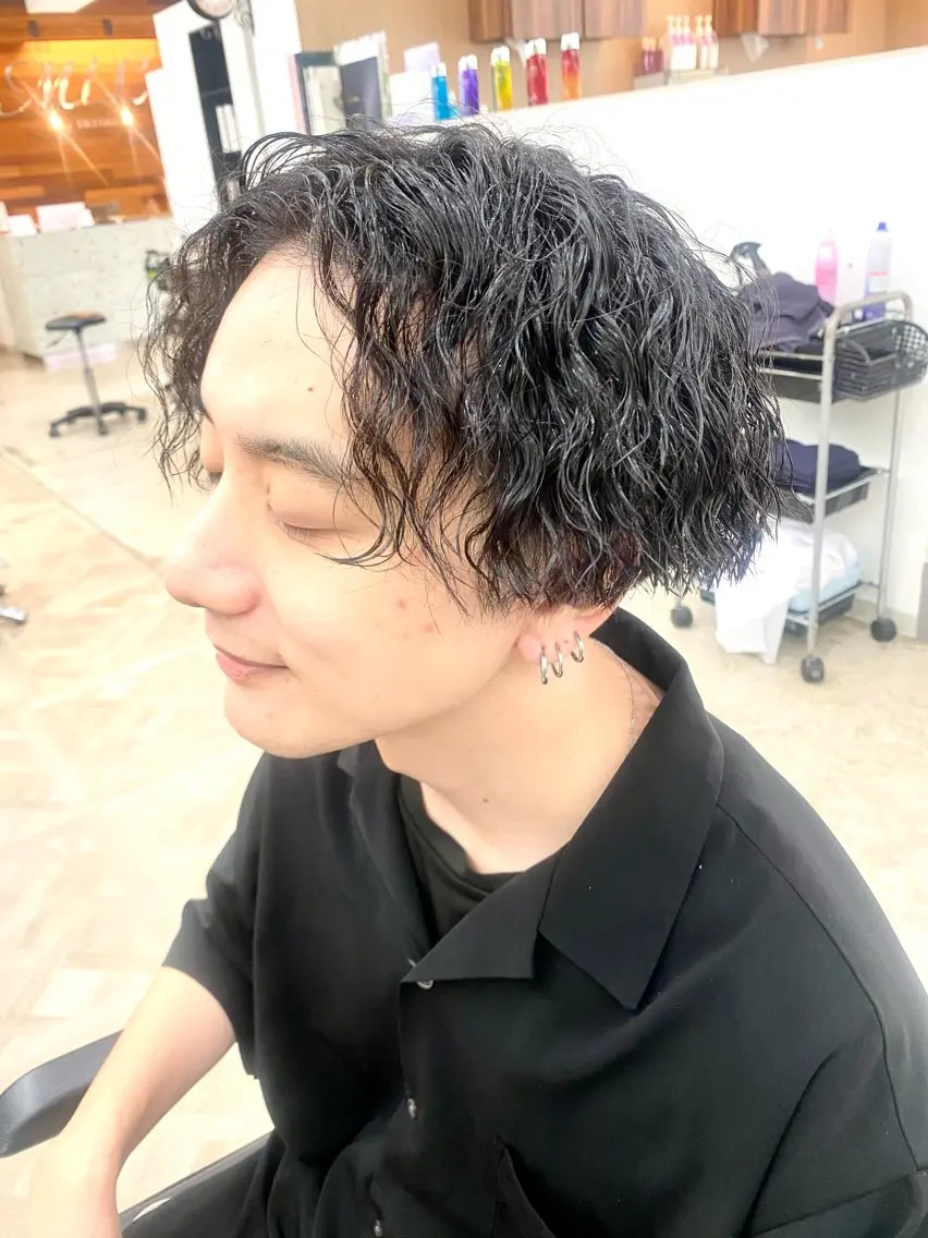 ショート パーマ メンズ 山田 誠也のヘアスタイル