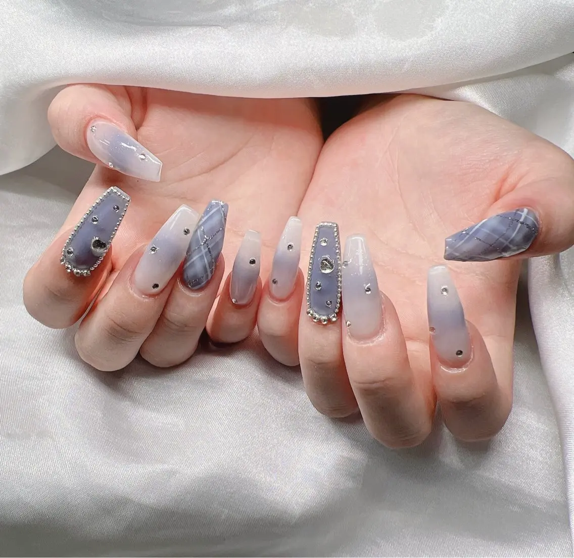 ネイル 長さ出し グラデーション 卒業式 キラキラネイル マグネットネイル ハンドネイル Lee Nailsのネイルデザイン