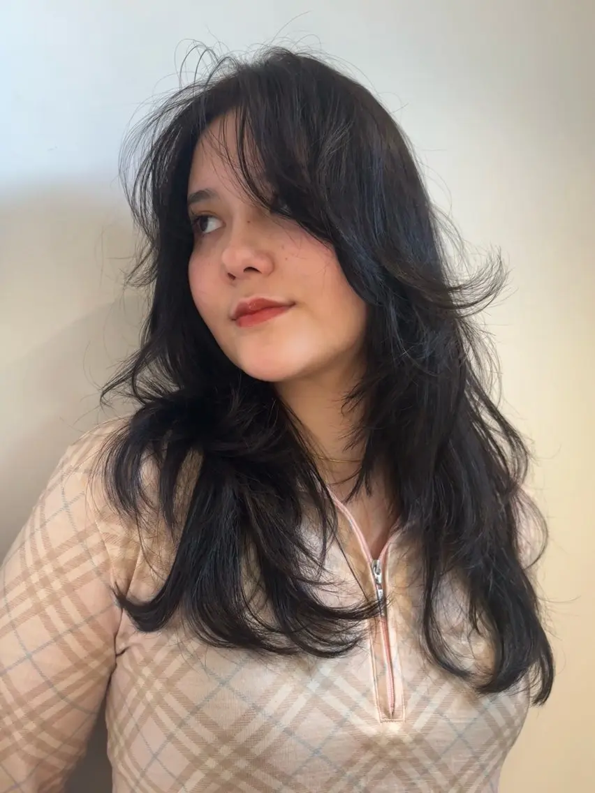 ロング 津田 里菜のヘアスタイル