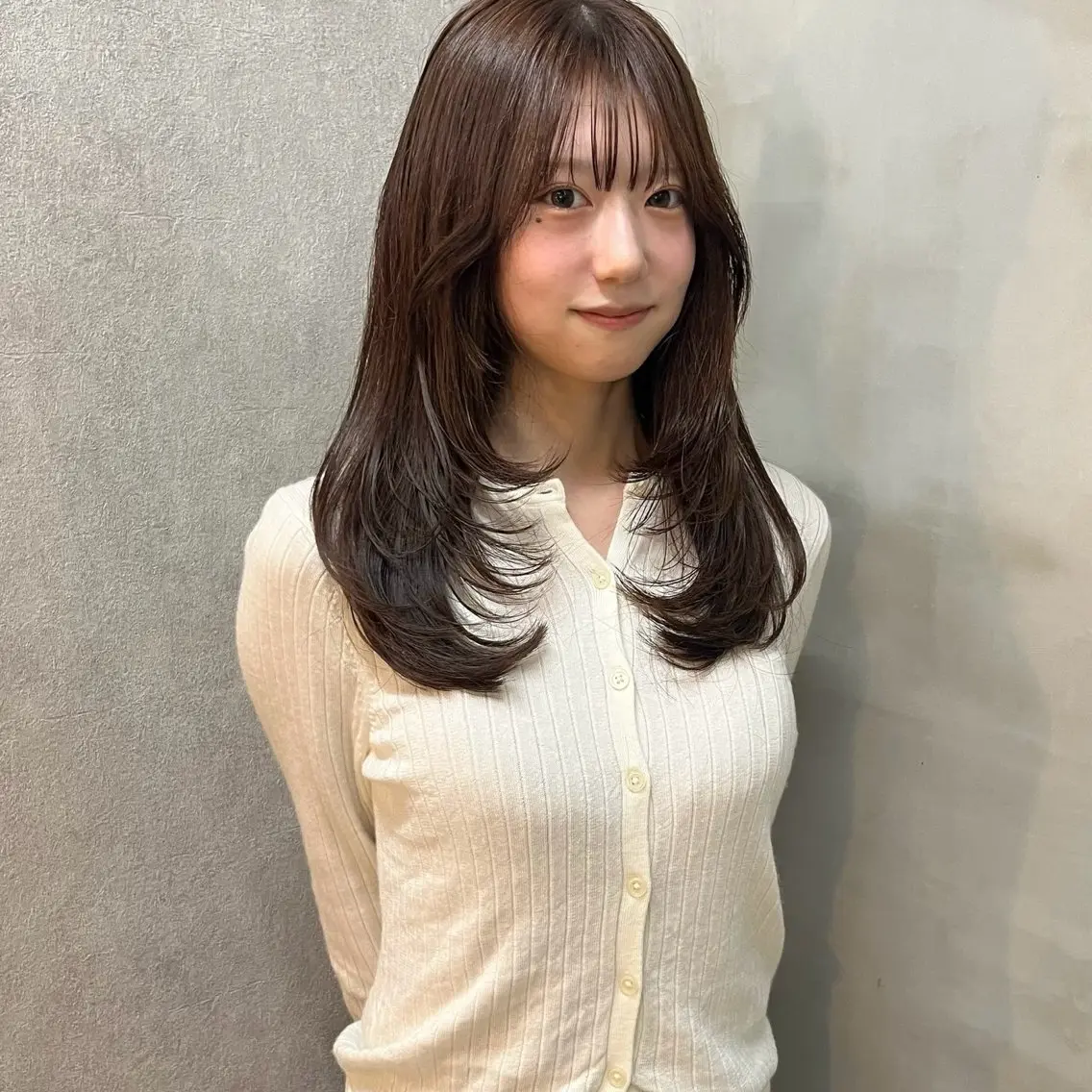 セミロング カラー 透明感カラー レイヤーカット カット ヘアカラー トリートメント yuumi/大濠🪷 顔周り/ハイトーンのヘアスタイル