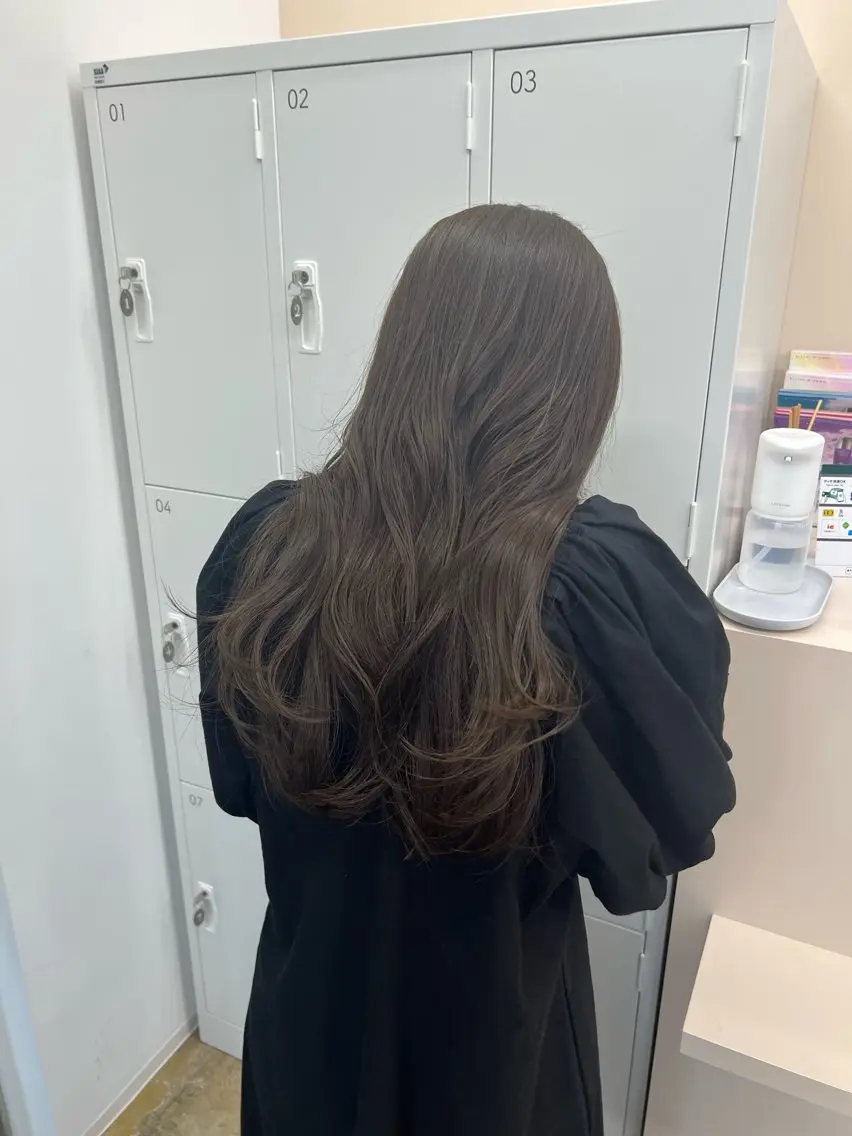 ロング カラー ベージュカラー オリーブベージュ カット ヘアカラー 縮毛矯正 SUNDAZED Sayakaのヘアスタイル