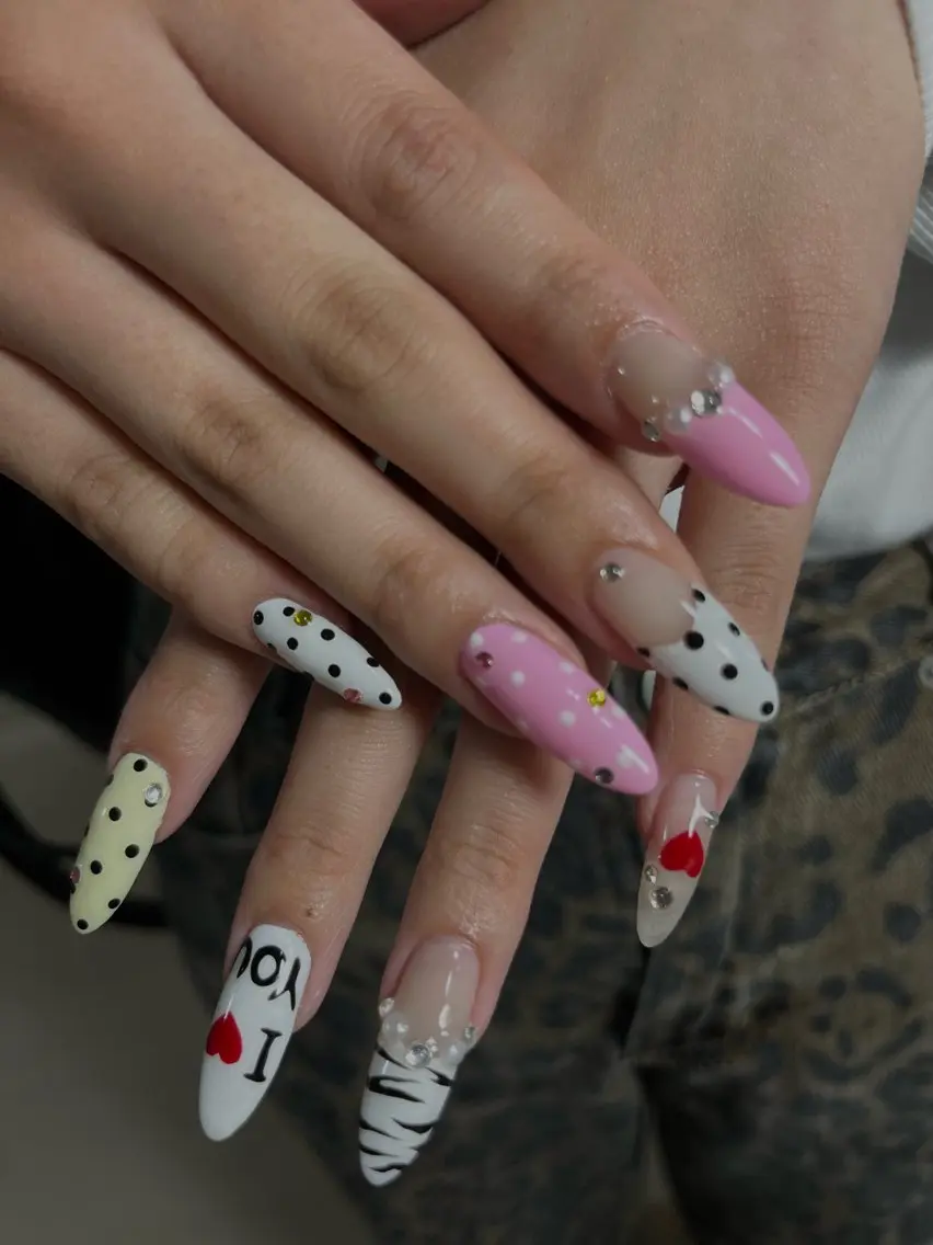 ネイル ドット フレンチネイル ハンドネイル yuno nail🫧のネイルデザイン