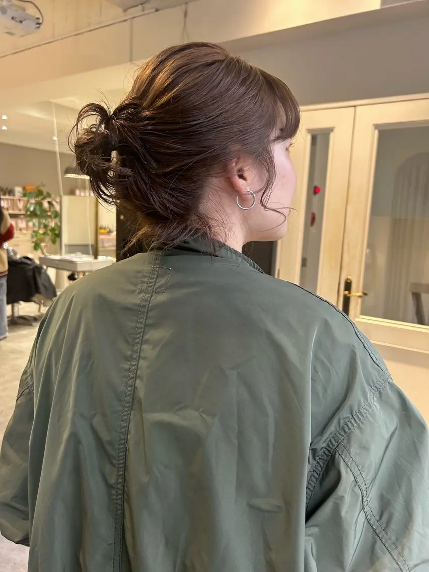 セミロング カラー ベージュカラー ブリーチ モカベージュ ブリーチなしカラー ヘアカラー トリートメント SIKI ゆうのヘアスタイル
