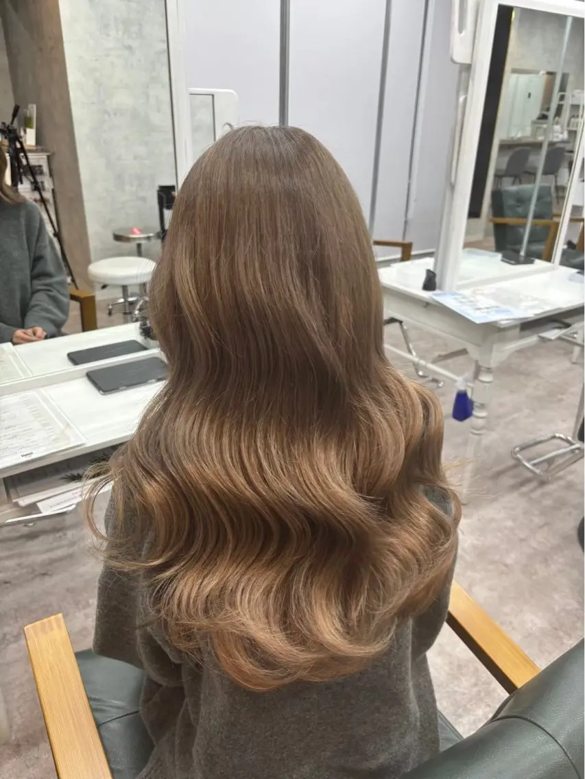 ロング ヘアカラー ✩limit まなか ハイトーン💫カラーのヘアスタイル