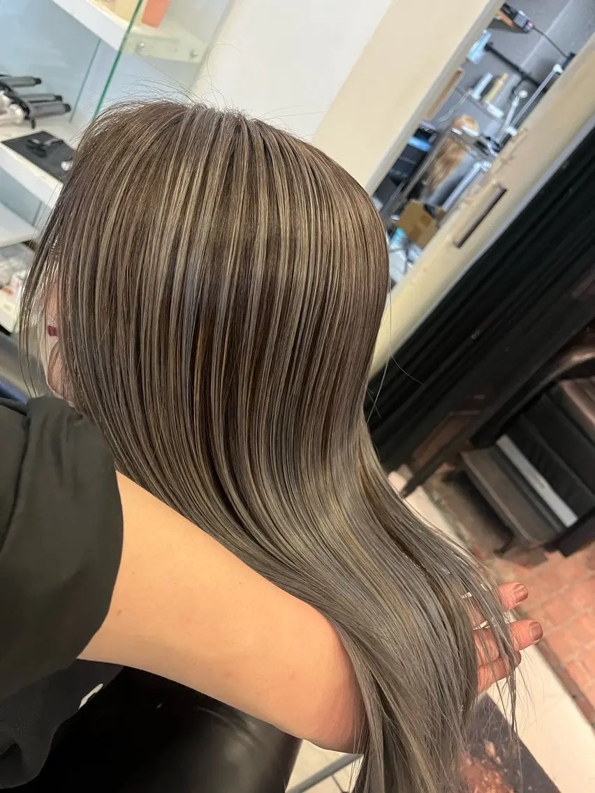 ロング ケアブリーチ&シール エクステの店和田翔莉のヘアスタイル