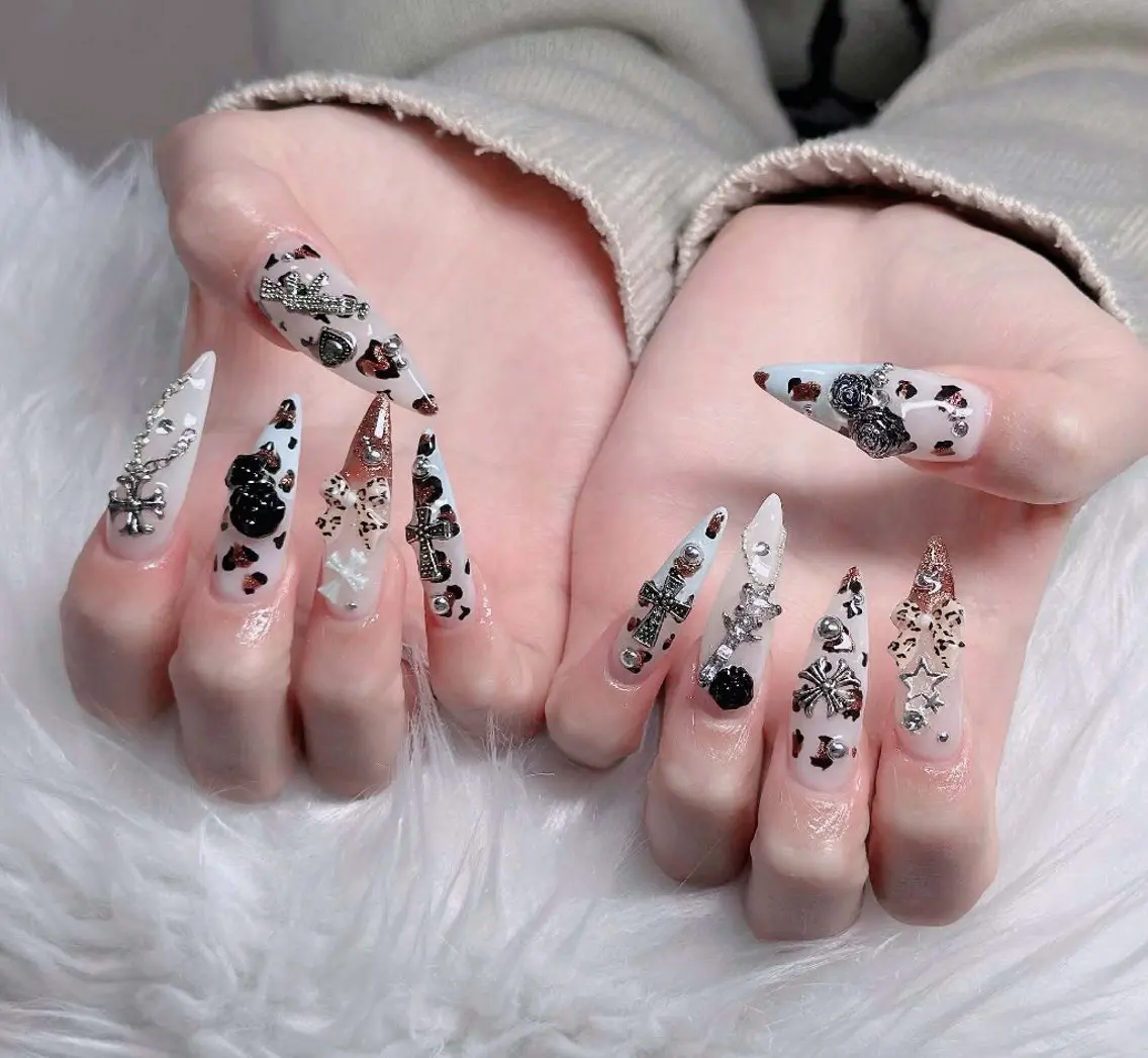 ネイル チークネイル フレンチネイル キラキラネイル 韓国ネイル マグネットネイル ハンドネイル Buruberii hbaby nailのネイルデザイン