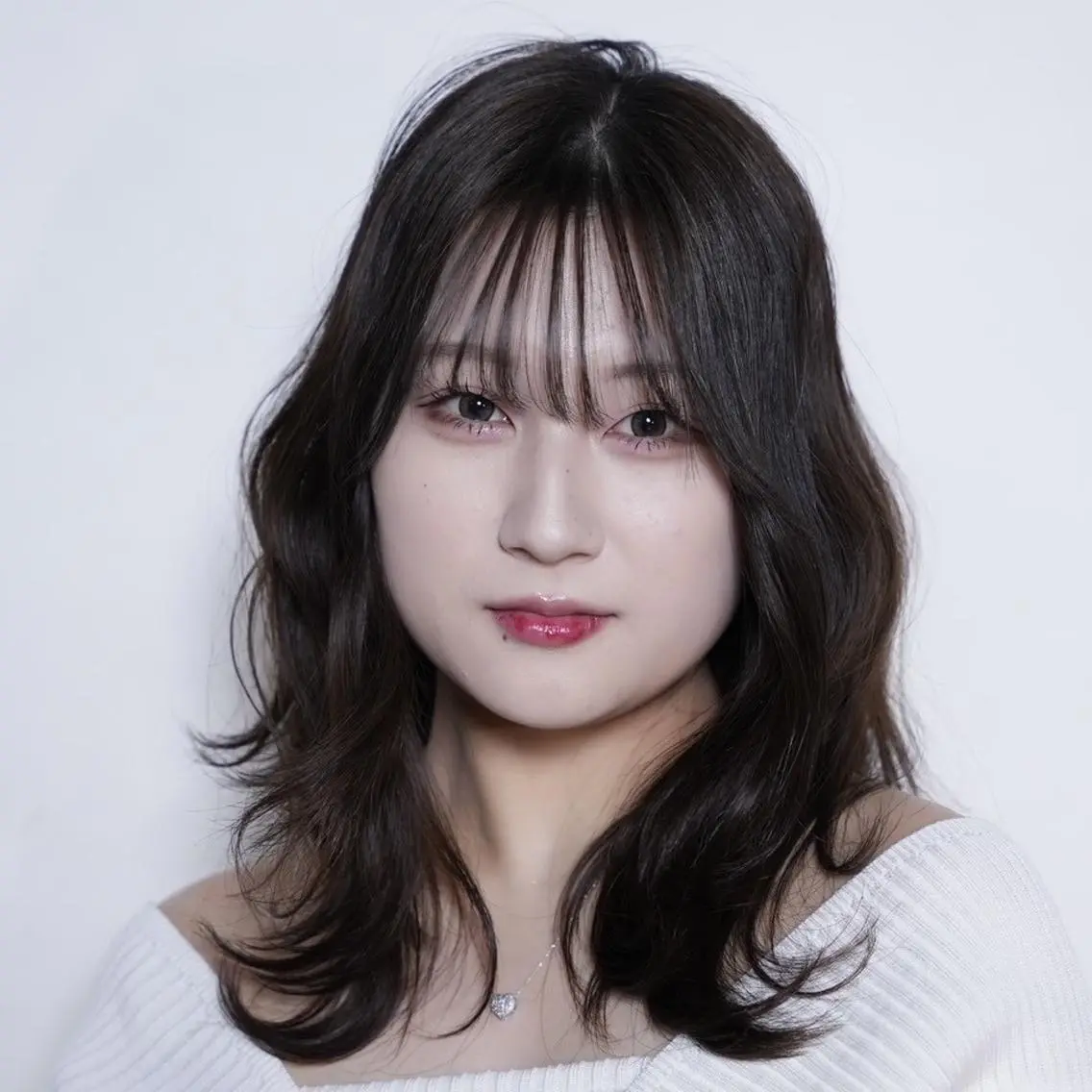 セミロング 韓国艶カラー🇰🇷 EWA💙のヘアスタイル