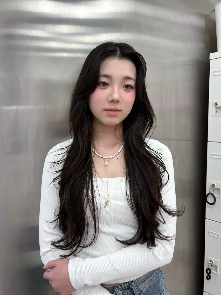 ロング カラー 抜け感レイヤー︴ ニュアンスカラーのヘアスタイル