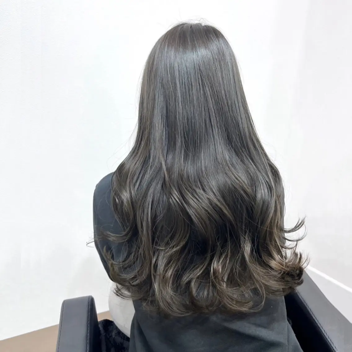 ロング カラー 加藤 詩流のヘアスタイル