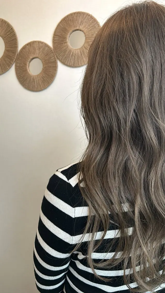 ロング カラー ブリーチ 透明感カラー グレージュ オリーブグレージュ オリーブグレー hair salon Zöld.のヘアスタイル