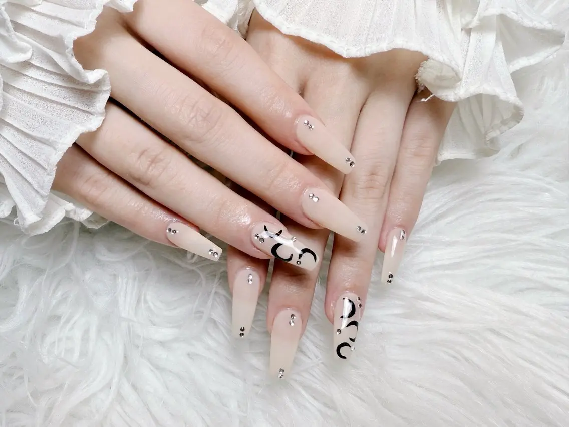 ネイル アートネイル チークネイル 長さ出し フラワーネイル フレンチネイル ハンドネイル ハンドケア NEW NAIL 池袋のネイルデザイン