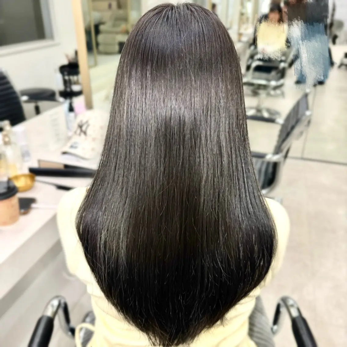 ロング 韓国系🤎艶カラ ー🧚🏻IKUMIのヘアスタイル