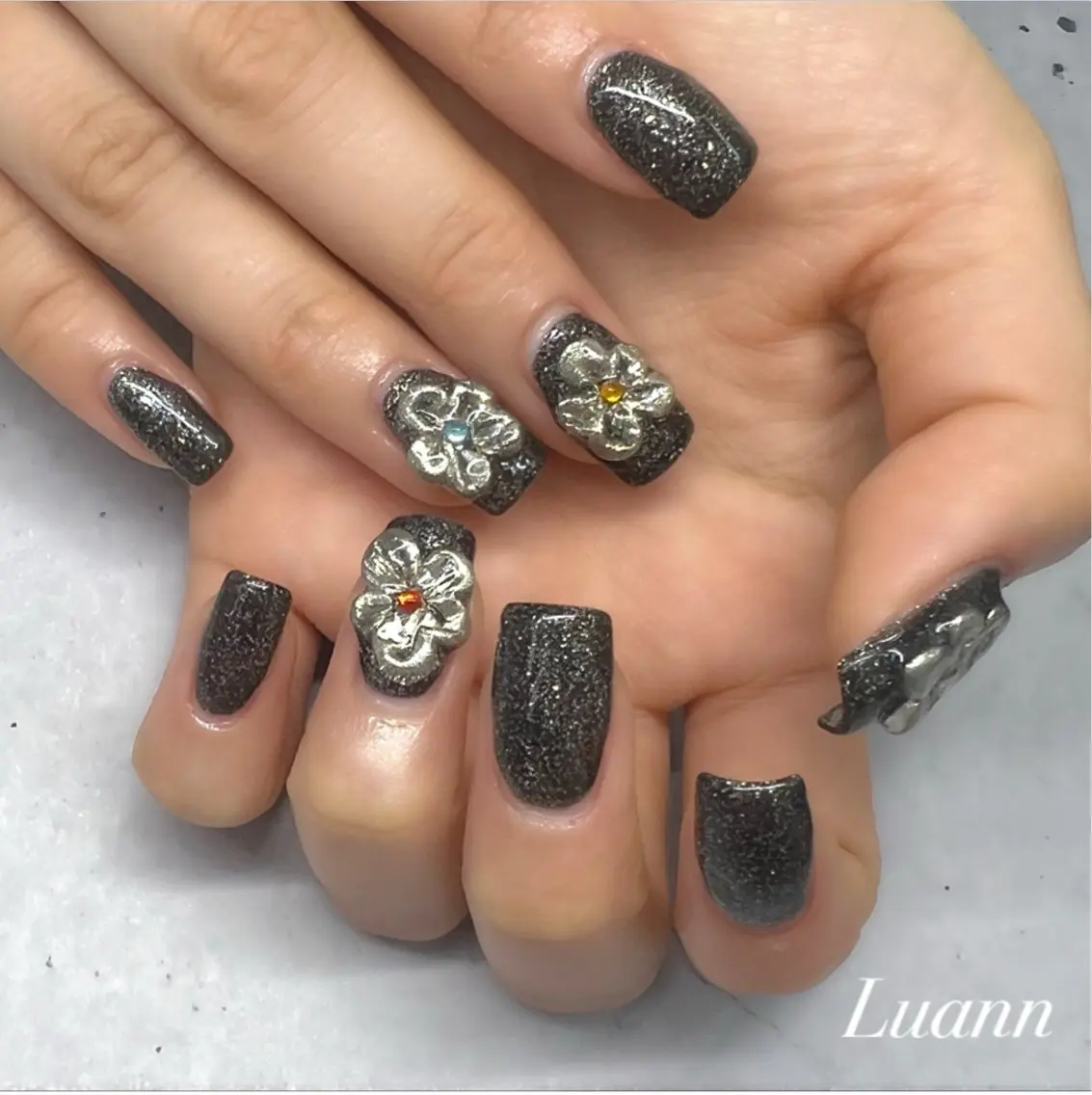 ネイル チークネイル 韓国ネイル 持ち込み ピンク シルバー ハンドネイル Luann nail Sakiのネイルデザイン