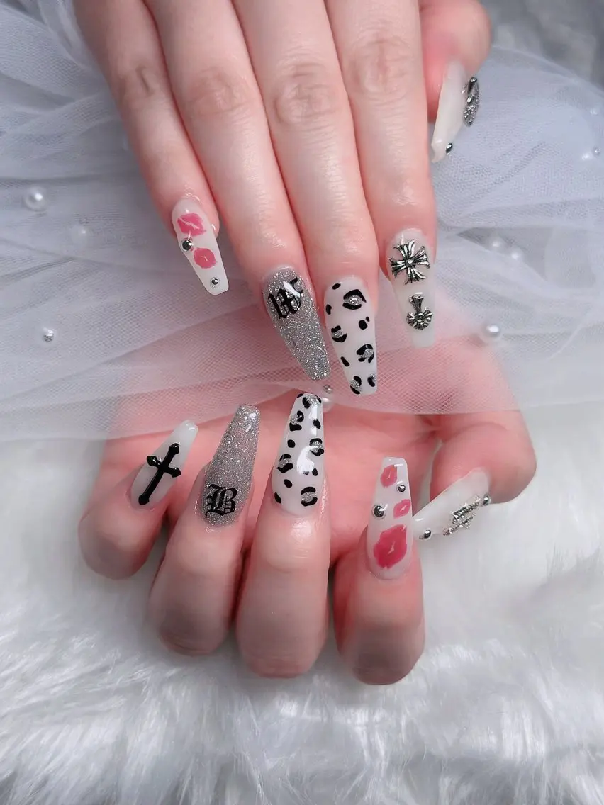 ネイル オーロラネイル フレンチネイル ジェルネイル ハロウィン キラキラネイル H.baby Nail Salonのネイルデザイン