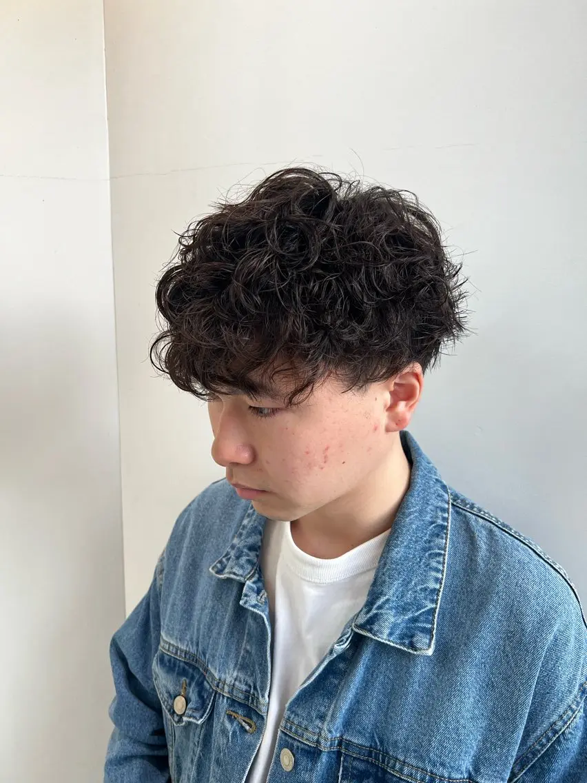 パーマ メンズ カット パーマ トリートメント ダブルカラー寒色系 ボリューム改善ハヤトのヘアスタイル