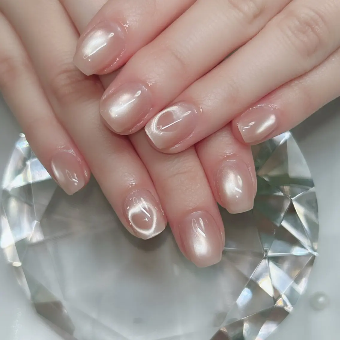 ネイル オーロラネイル ミラーネイル オフィスネイル ワンカラーネイル シンプルネイル ハンドネイル Cute Tips nailのネイルデザイン