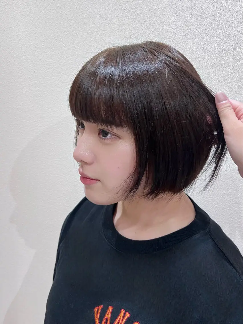 ショート カラー ケアカラー 透明感カラー ピンクカラー ローズカラー くびれヘア ヘアカラー aku💞韓国風🩷 ピンクカラー🎀🩷のヘアスタイル